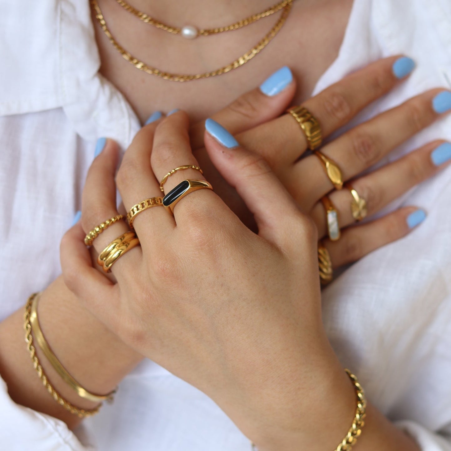Black Shell Gold-Plated Ring